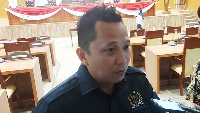 Anggota DPRD Samarinda, Deny Hakim Anwar mengomentari masih maraknya anak jalanan (anjal) di sejumlah ruas jalan Samarinda.