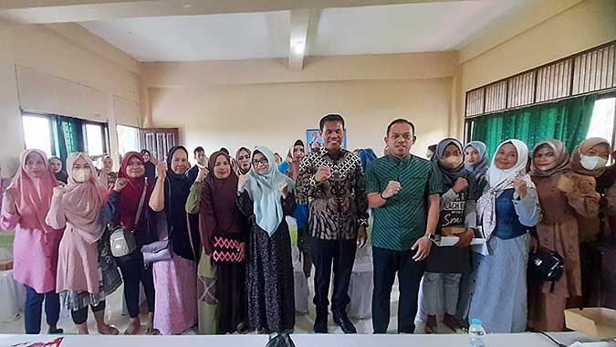 Foto bersama dengan Peserta Sosialisasi Wawasan Kebangsaan di Aula Yayasan Insan Kamil, Kota Balikpapan.
