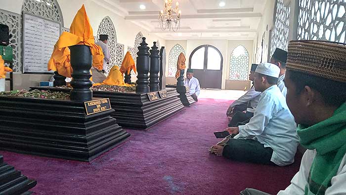 Ziarah Makam Muassis NU Kaltim sebagai rangkaian Peringatan Hari Santri 2023 PWNU Kaltim, dimulai pukul 07.00 WITA di Masjid Raya Darussalam Samarinda.