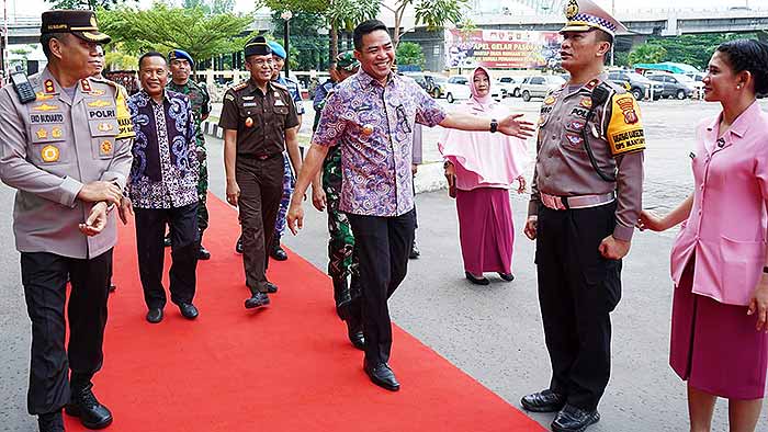 Andi Harun saat tiba di Kantor Polresta Samarinda. (foto: dok. humas)