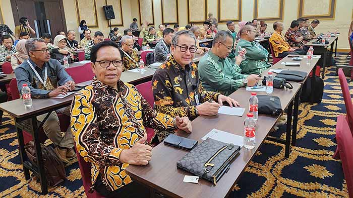 PENUGASAN: Banyak hal didapat dari pelatihan ini. Mulai dari bagaimana sistem pemerintahan hingga tupoksi alat kelengkapan DPRD diuraikan. (foto: istimewa)