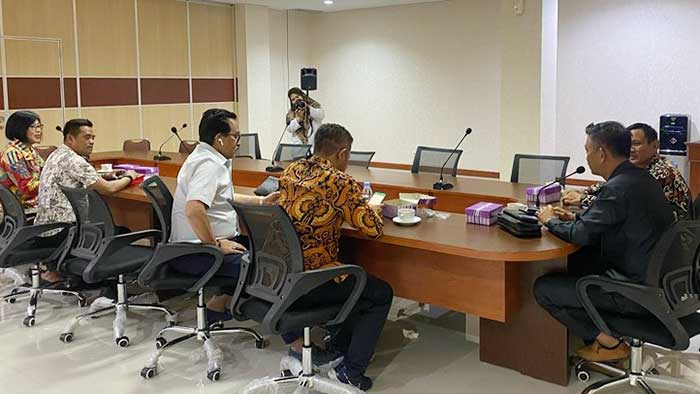 SILATURAHMI: Agenda kunker ini mendiskusikan perihal tugas dan fungsi BK dalam menjaga marwah dan kehormatan DPRD. (foto: istimewa)