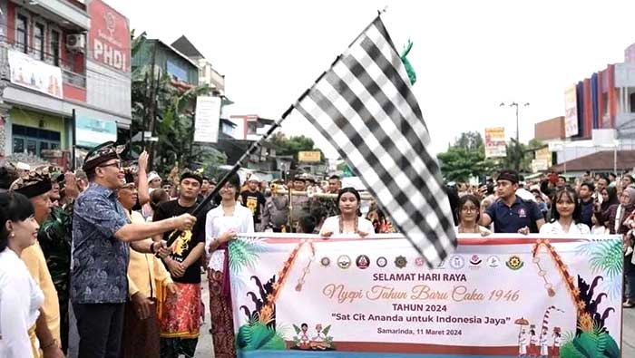 Andi Harun secara resmi melepas pengarakan ogoh-ogoh dalam perayaan Hari Raya Nyepi di Samarinda.