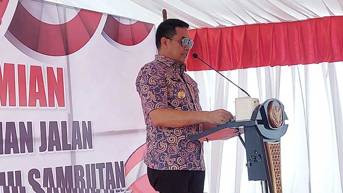 Andi Harun menyampaikan kata sambutan di acara peresmian jalan baru penghubung Jalan Merdeka dengan Jalan Sultan Alimuddin. (foto: reza)