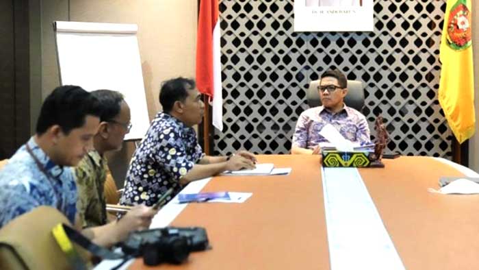 SILTURAHMI: Andi Harun (kanan) menerima rombongan KPPN Samarinda di ruang kerjanya.