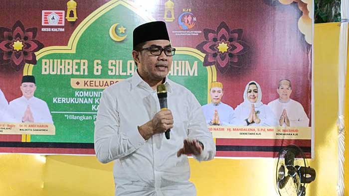 Wali kota Andi Harun memberikan sambutan dalam acara buka puasa bersama dan silaturahmi dengan anggota Komunitas Jalan Sehat (KJS) dan Kerukunan Keluarga Sulawesi Selatan (KKSS) Kalimantan Timur.