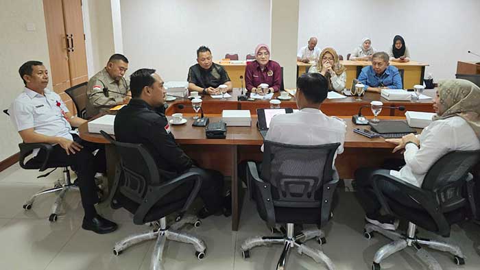 Komisi II DPRD Samarinda saat rapat di Gedung DPRD Jl. Basuki Rahmat.