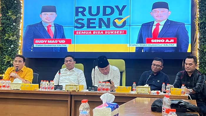 Konferensi pers tim pemenangan Rudy Mas'ud - Seno Aji.