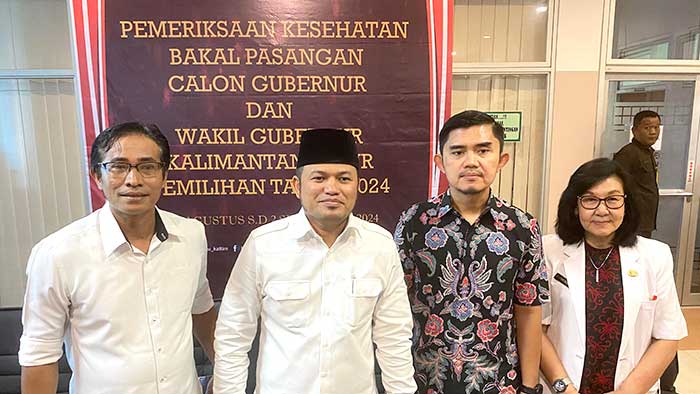 Rudy Mas'ud bersama tim didampingi oleh dokter RSUD.