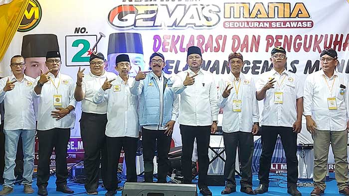 Rudy Mas'ud berfoto bersama dengan pengurus Relawan Gemas Mania.