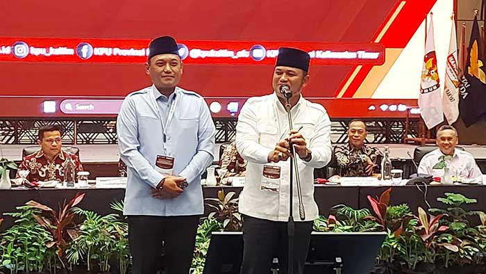 Rudy Mas'ud dan Seno Aji saat menyampaikan sambutan di Rapat Pleno Terbuka Penetapan Pasangan Calon Terpilih Pilgub Kaltim.
