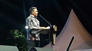 Andi Harun saat menyampaikan sambutan di acara pembukaan Festival Mahakam 2023. (foto: reza)