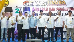 Rudy Mas'ud berfoto bersama dengan pengurus Relawan Gemas Mania.