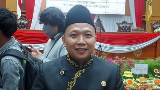 deni-hakim-anwar-anggota-dprd-samarinda