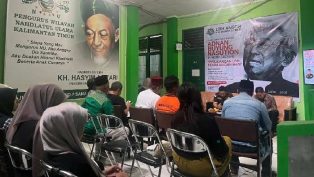 Diskusi Hukum Mengenang Wafatnya Adnan Buyung Nasution digelar di Kantor PWNU Kaltim, Jum'at 22 September 2023.