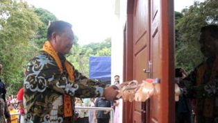 ekti-imanuel-resmikan-gedung-gereja