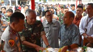 gerakan-pangan-murah-polri-bulog-di-polresta-balikpapan