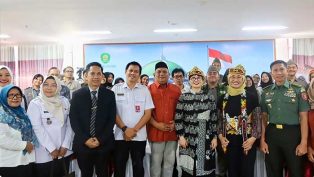 kunjungan-stella-christie-ke-sman-10-samarinda
