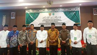 Foto bersama pengurus MUI Samarinda dengan perwakilan Pemkot dan Polresta Samarinda