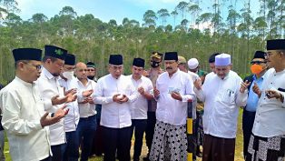 Ketua Umum PBNU Gus Yahya memimpin doa bersama dalam pencanangan pembangunan kantor PBNU di IKN Nusantara. (foto: istimewa)