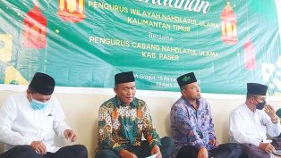 Suasana Safari Ramadan PWNU bersama PCNU Paser di rumah jabatan Ketua DPRD Paser. (foto: her/nk)