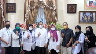 Hadi Mulyadi saat audiensi dengan DKP3A Kaltim dan BKKBN Kaltim, Senin, 7 Maret 2022. (foto: dok. Pemprov Kaltim)