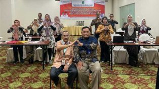 MAGANG: Syafranuddin (kiri) membuka kegiatan Diarpus Kutai Kartanegara. (foto: istimewa)