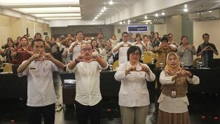 APLIKASI SRIKANDI: Sejumlah perwakilan OPD Mahulu mengikuti pelatihan pengarsipan dokumen di Samarinda. (foto: istimewa)