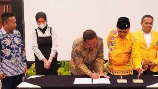 penandatanganan-mou-unmul-dengan-dprd-kaltim