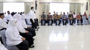 Acara penyerahan Surat Keputusan (SK) Calon Pegawai Negeri Sipil (CPNS) bagi lulusan PKN STAN oleh Badan Kepegawaian Daerah (BKD) Provinsi Kaltim. (foto: dok. Diskominfo Kaltim)