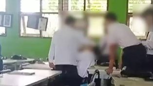 HARUS DICEGAH: Aksi perundungan di salah satu sekolah di Balikpapan belum lama ini viral di media daring. Semua pihak diminta segera tangani. (foto: istimewa)