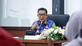 RUNNING WELL: Akmal Malik mengapresiasi birokrasi yang sudah berjalan sesuai aturan. Tentu ini memudahkan dan membantunya melanjutkan tugas. (foto: istimewa)