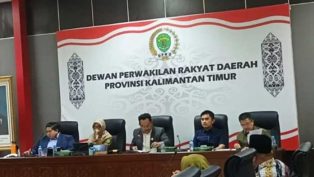 PENDIDIKAN: RDP membahas teknis pengembalian siswa SMA10 Samarinda usai putusan kasasi MA. (foto: IST)