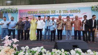 Rudy Mas'ud - Seno Aji foto bersama timses dan inisiator Reuni Akbar Keluarga Besar PT Sumalindo Lestari Jaya.