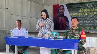 Siti Rizky Amalia, akrab disapa Amel, anggota DPRD Kaltim saat menyampaikan Soswasbang di Desa Labuan Pinang, Tanjung Mangkaliat, Kutai Timur.