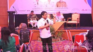 AJARKAN KIAT SUKSES: Suparmin memberikan masukan kepada pelaku usaha agar bisa bersaing dan bertahan di era sekarang.