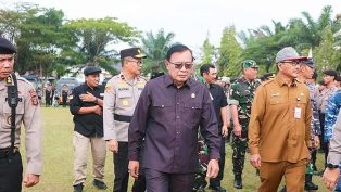 PERSIAPAN: Wakil Ketua Komisi I DPRD Kaltim, Yusuf Mustafa menghadiri apel akbar pengamanan Pemilu 2024.